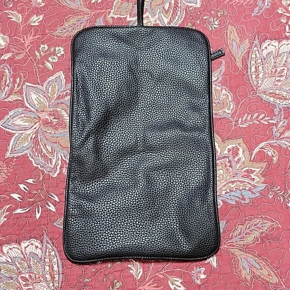 EUC- Vegan Leather Roll Up Travel Jewelry Case - Picture 2 of 6